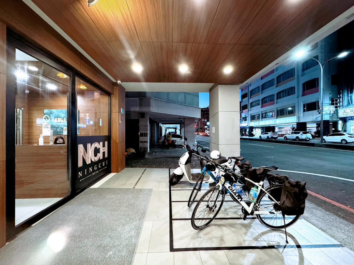 P Inn Tainan Exterior photo
